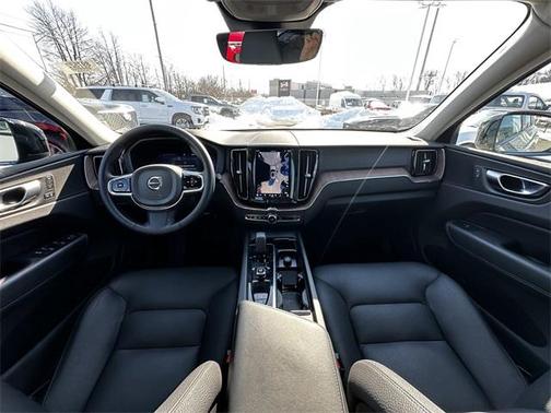 2024 Volvo XC60 B5 Plus Dark Theme