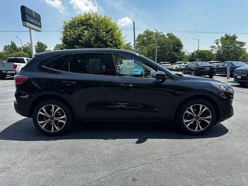 Agate Black Metallic 2022 Ford Escape SE