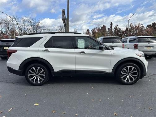 2022 Ford Explorer ST-Line