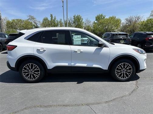 2022 Ford Escape PHEV SE