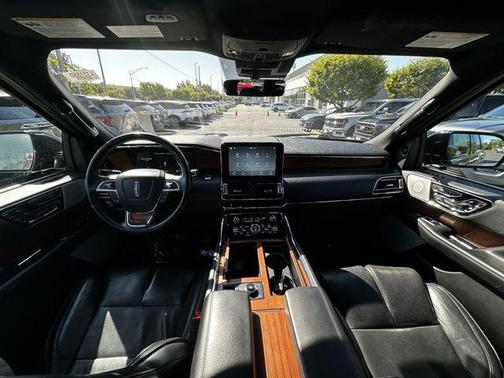 Jade Metallic 2019 Lincoln Navigator Reserve