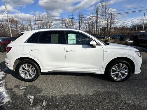 2024 Audi Q3 45 S line Premium