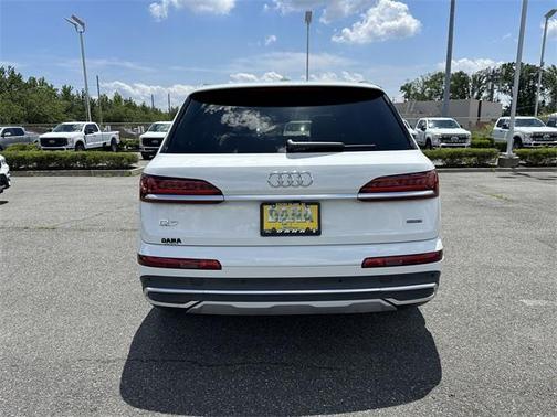 2022 Audi Q7 55 Premium Plus