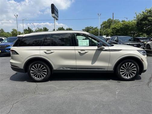 2022 Lincoln Aviator Standard AWD