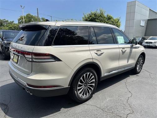 2022 Lincoln Aviator Standard AWD