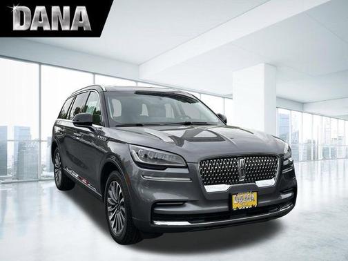 Gray Metallic 2024 Lincoln Aviator Premiere