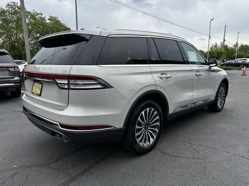 Ceramic Pearl Metallic 2023 Lincoln Aviator Standard AWD