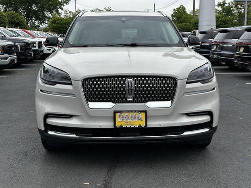 Ceramic Pearl Metallic 2023 Lincoln Aviator Standard AWD