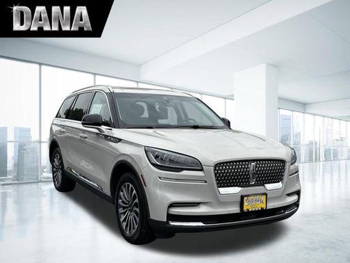 Ceramic Pearl Metallic 2023 Lincoln Aviator Standard AWD