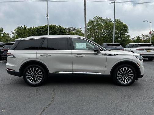 Ceramic Pearl Metallic 2023 Lincoln Aviator Standard AWD