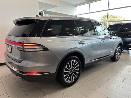 2022 Lincoln Aviator Standard AWD