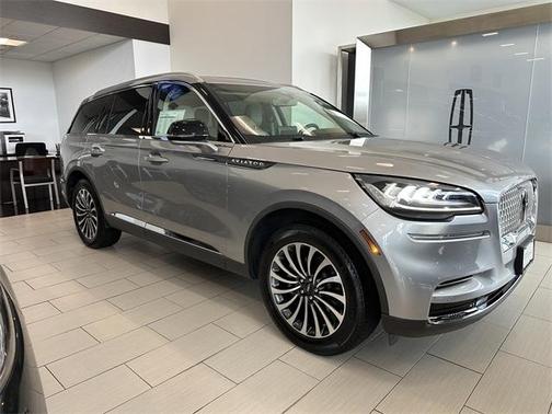 2022 Lincoln Aviator Standard AWD