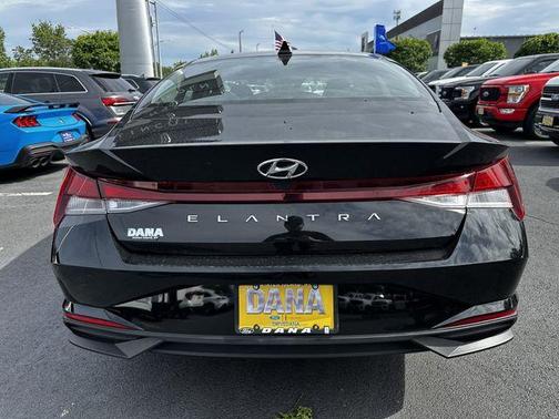 Onyx Black 2023 Hyundai ELANTRA SE