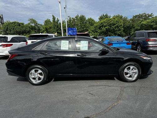 Onyx Black 2023 Hyundai ELANTRA SE
