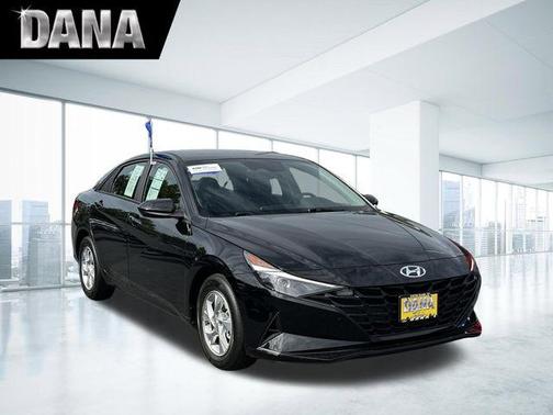 Onyx Black 2023 Hyundai ELANTRA SE