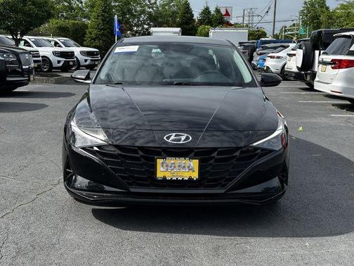 Onyx Black 2023 Hyundai ELANTRA SE