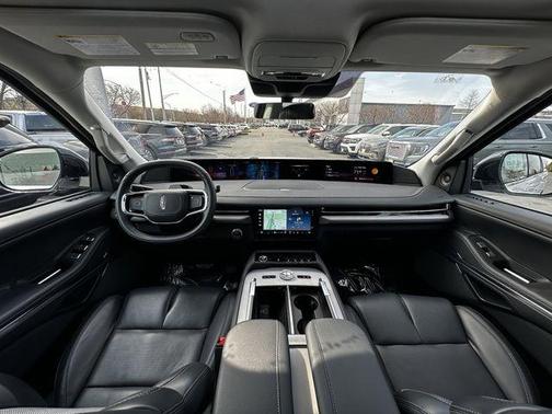 White Metallic 2025 Lincoln Navigator Reserve