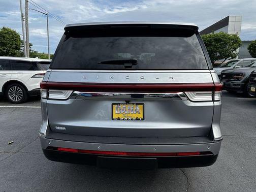 Silver Radiance Metallic 2023 Lincoln Navigator Reserve