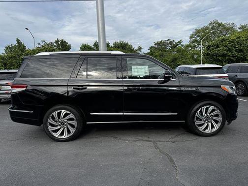 Infinite Black Metallic 2023 Lincoln Navigator Reserve
