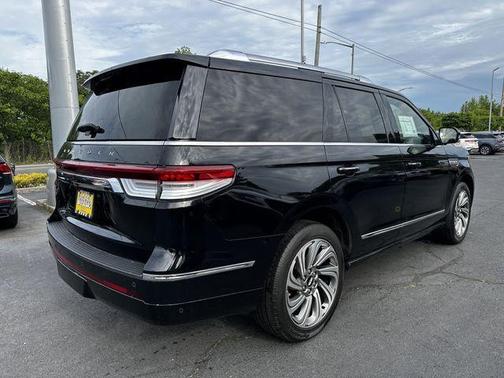 Infinite Black Metallic 2023 Lincoln Navigator Reserve