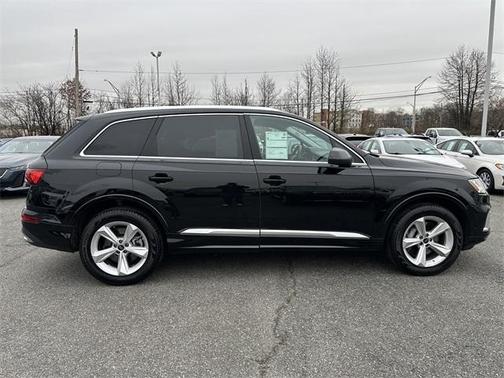 2024 Audi Q7 45 Premium Plus