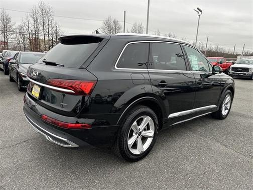 2024 Audi Q7 45 Premium Plus