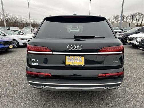 2024 Audi Q7 45 Premium Plus
