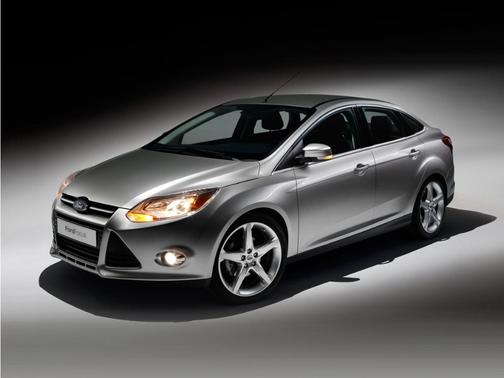 Red 2014 Ford Focus SE