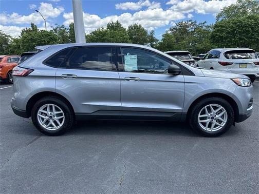 2022 Ford Edge SE