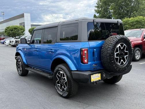 Velocity Blue Metallic 2023 Ford Bronco Outer Banks