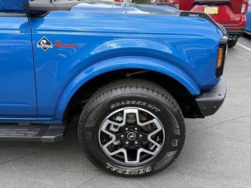 Velocity Blue Metallic 2023 Ford Bronco Outer Banks
