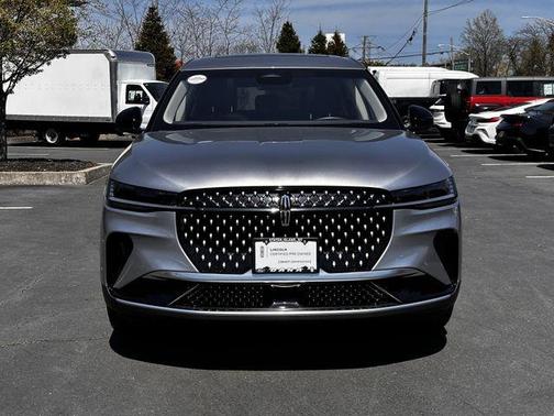 Silver Radiance Metallic 2024 Lincoln Nautilus Premiere