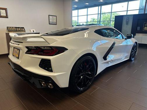 Arctic White 2023 Chevrolet Corvette Stingray w/2LT