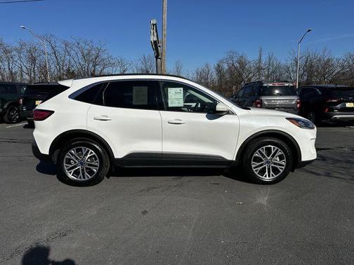 Star White 2022 Ford Escape SEL
