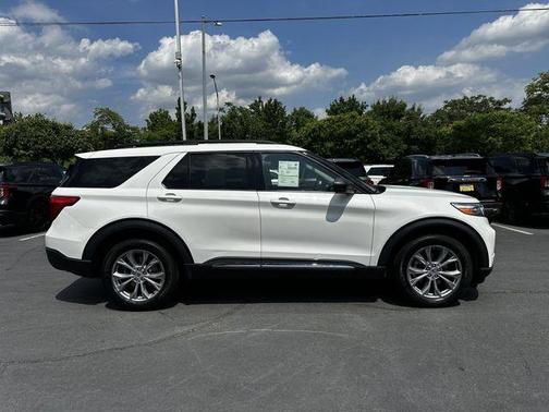 Star White 2023 Ford Explorer XLT