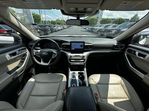 Star White 2023 Ford Explorer XLT
