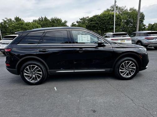 Infinite Black Metallic 2022 Lincoln Corsair Standard