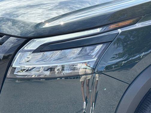 2024 Nissan Pathfinder Platinum FWD