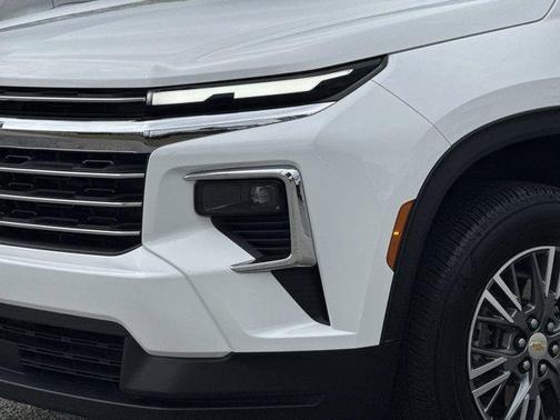 Summit White 2025 Chevrolet Traverse LT