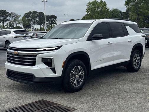 Summit White 2025 Chevrolet Traverse LT