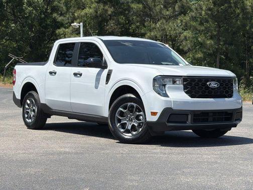 Space White Metallic 2025 Ford Maverick XLT