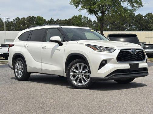 Blizzard Pearl 2021 Toyota Highlander Hybrid Limited