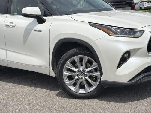 Blizzard Pearl 2021 Toyota Highlander Hybrid Limited