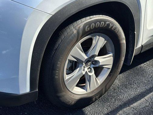 2025 Toyota Highlander LE