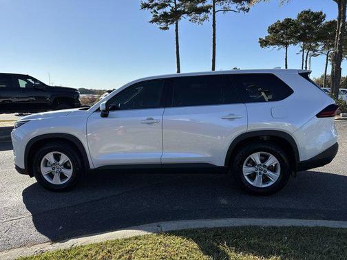 2025 Toyota Highlander LE