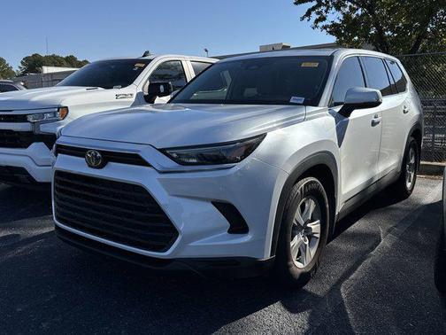 2025 Toyota Highlander LE