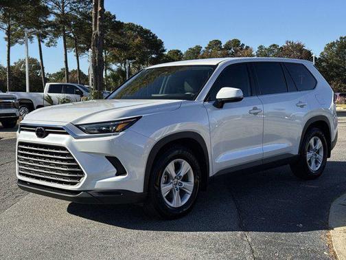 2025 Toyota Highlander LE