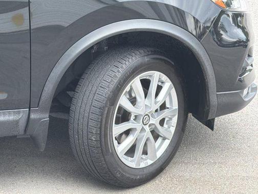 Magnetic Black Pearl 2021 Nissan Rogue Sport SV