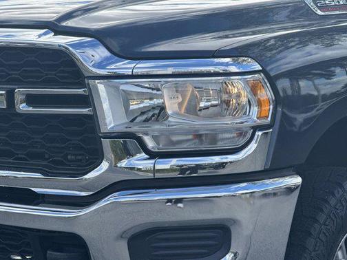 2020 RAM 2500 Tradesman Crew Cab 4X4 6'4' Box