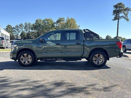 2024 Nissan Titan SV